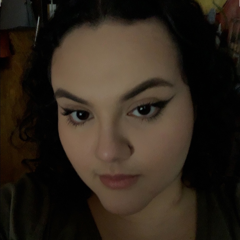 Meet your Posher, Gabriela